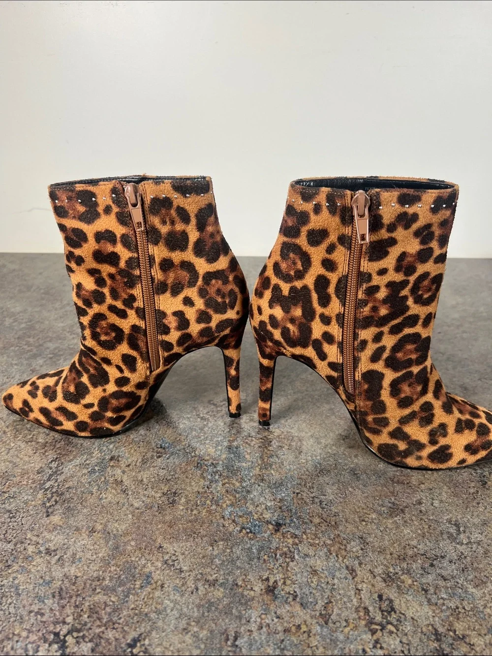 Charles by Charles David Leopard Print Pointed-Toe Ankle Booties Size 5.5